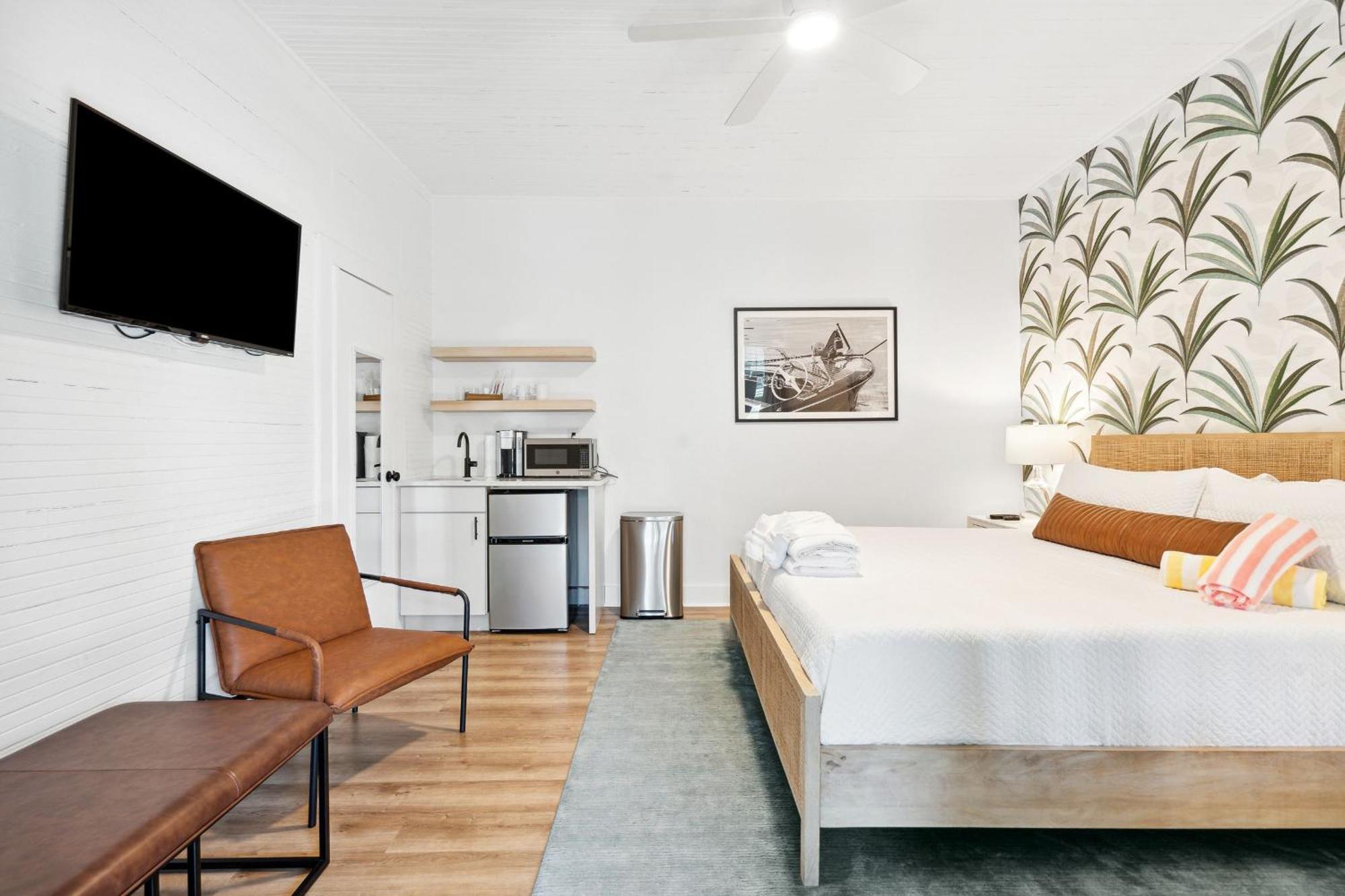 Folliday Inn - The Ariston - Room 34 フォーリービーチ エクステリア 写真